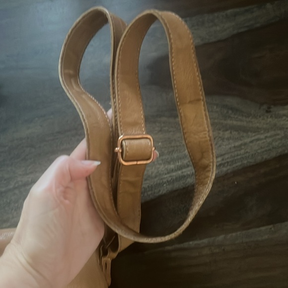 Dudu Caramel Tan Leather Crossbody Bag - Picture 11 of 12